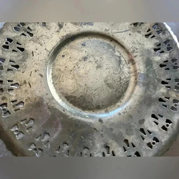 Vintage Brass Plate Decor With Beautiful Engravings Around 9” Around - Picture 2 of 8